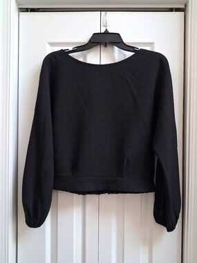 ASTR The Label Long Sleeve Black Textured Top w/Keyhole Back sz S